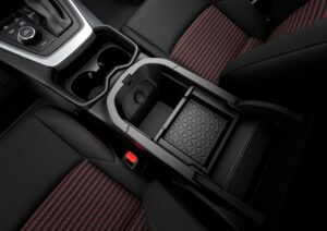 Suzuki Across Plug-in Hybrid MIttelkonsole